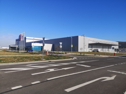 TAKENAKA – G-tekt – Nitra – montáž obvodového opláštenia