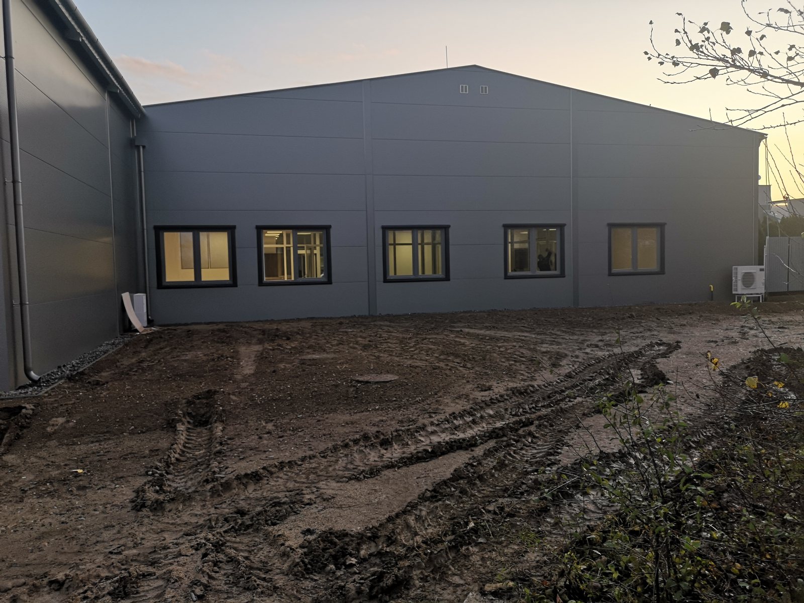 Trilaug – Moreau agri – Madunice – montáž obvodového opláštenia
